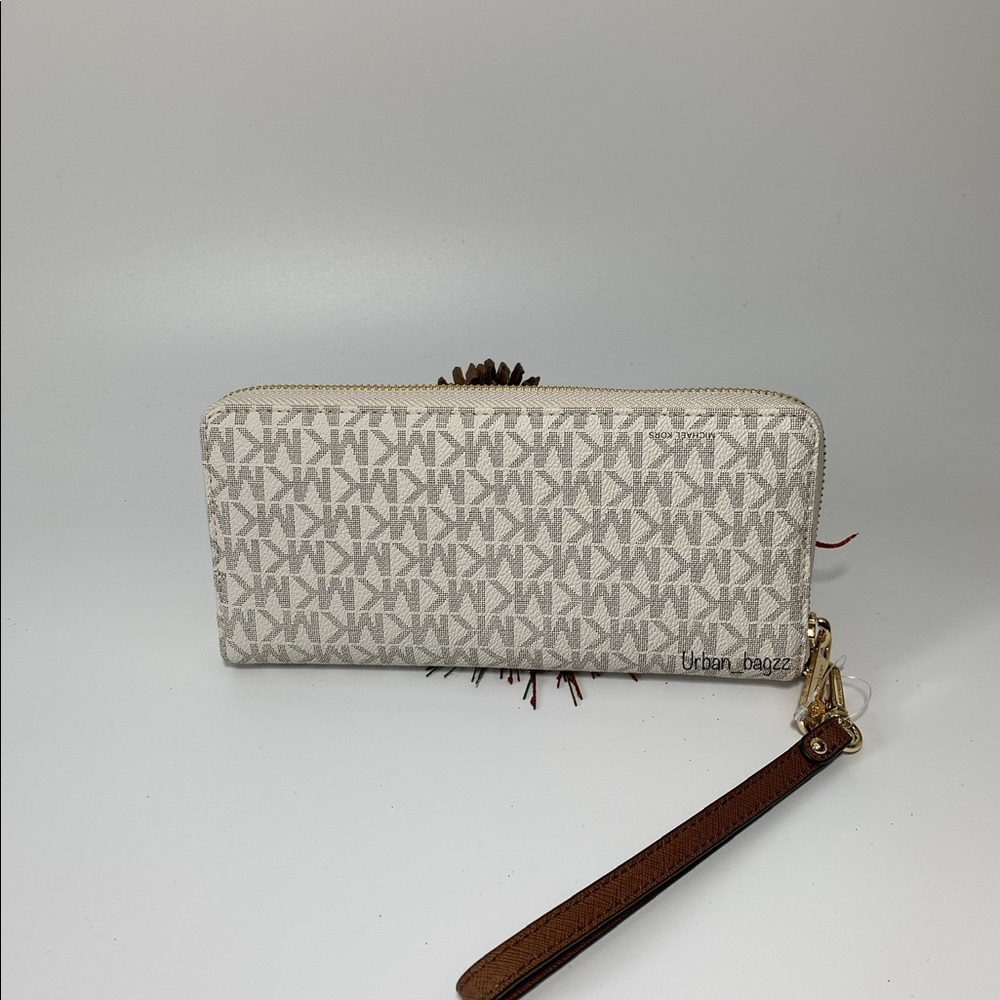 Michael Kors Jet Set Travel Large Wallet - Picture 3 of 7